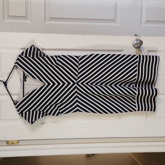 Sharagano Dresses & Skirts - CLEARANCE RACK * Gorgeous Spring / Summer Striped Dresd